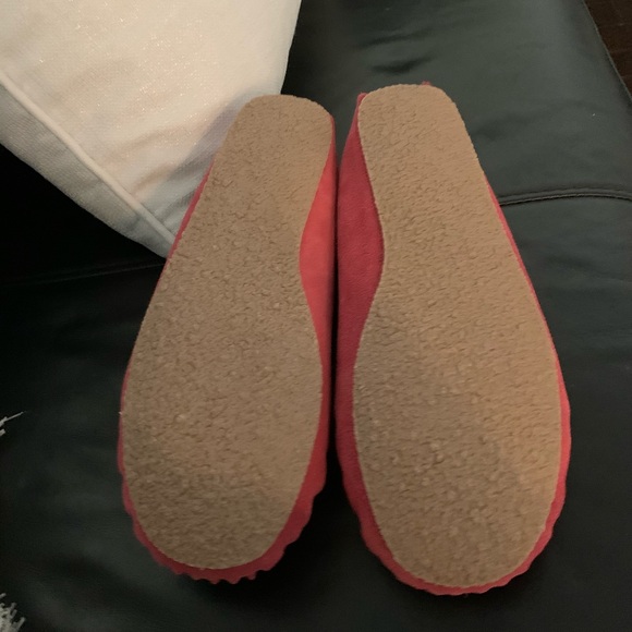 Minnetonka Women's Cally Slipper Red **Sold** - Picture 6 of 7